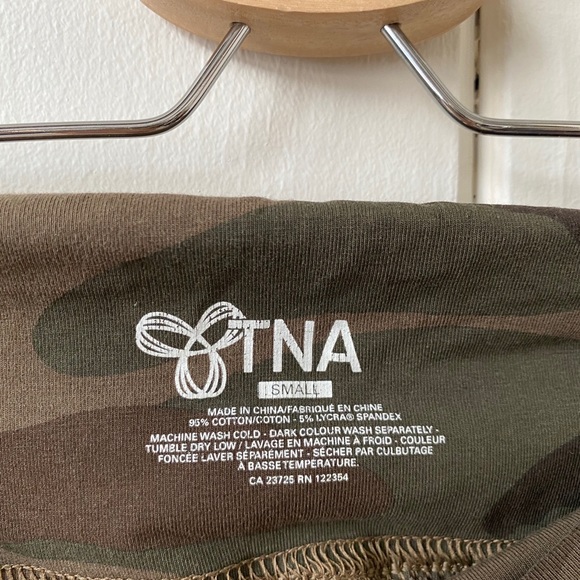 TNA camo leggings - Picture 3 of 5